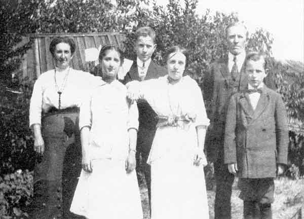[Family of David and Mary Gowing]
